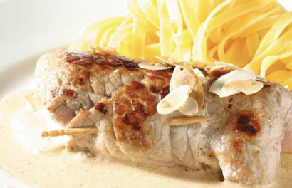 Kalbfleischvögel mit Mandeln und Käse